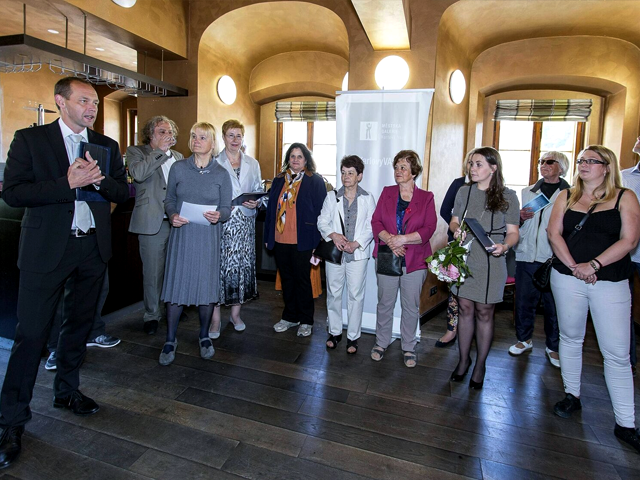 Karlovy Vary Lord Mayor Petr Kulhanek welcomes COAL and KV artists to the Chateau Tower exhibit.