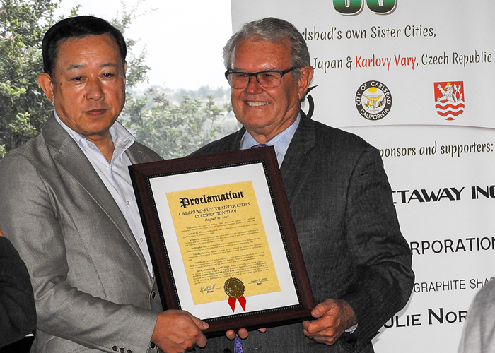 Futtsu Vice Mayor Yoshiyuki Koizumi and Carlsbad Mayor Hall.