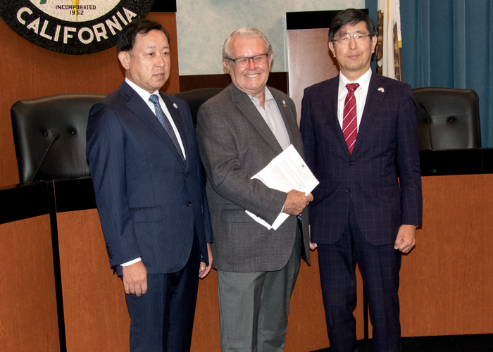 Carlsbad Mayor Matt Hall with Futtsu Vice Mayor Yoshiyuki Koizumi and Akira Chiba , LA Consul General of Japan.