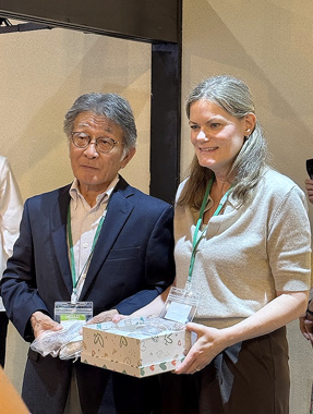 Gifts for the Mayor of Futtsu